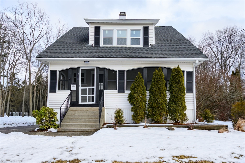 218 Holden St, Worcester, Massachusetts, 3 Bedrooms Bedrooms, 7 Rooms Rooms,1.5 BathroomsBathrooms,Residential,For Sale,Holden St,73467389