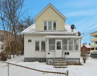 621 Chicopee St, Chicopee, Massachusetts, 4 Bedrooms Bedrooms, 9 Rooms Rooms,2 BathroomsBathrooms,Residential Income,For Sale,Chicopee St,73467417