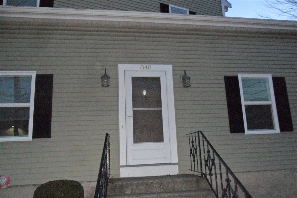 848 Waverly St, Framingham, Massachusetts, 2 Bedrooms Bedrooms, 4 Rooms Rooms,1 BathroomBathrooms,Residential Lease,For Rent,Waverly St,73467427
