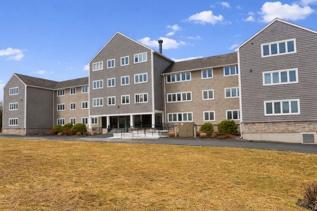 38 Dunham Rd, Beverly, Massachusetts, 2 Bedrooms Bedrooms, 4 Rooms Rooms,1.5 BathroomsBathrooms,Residential Lease,For Rent,Dunham Rd,73467450