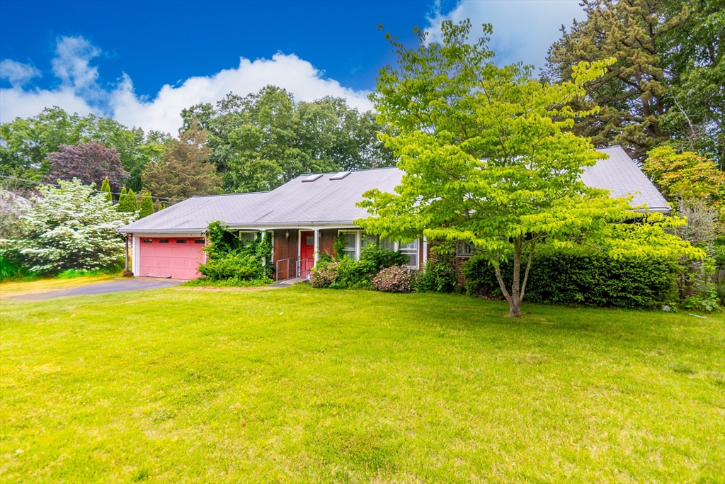 120 Holly Rd, Marshfield, Massachusetts, 3 Bedrooms Bedrooms, 9 Rooms Rooms,3 BathroomsBathrooms,Residential,For Sale,Holly Rd,73393709