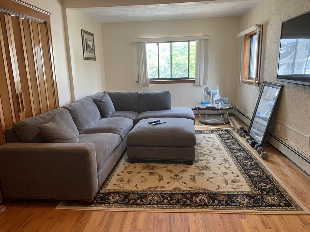 52 Winter St, Medford, Massachusetts, 3 Bedrooms Bedrooms, 7 Rooms Rooms,1 BathroomBathrooms,Residential Lease,For Rent,Winter St,73459938