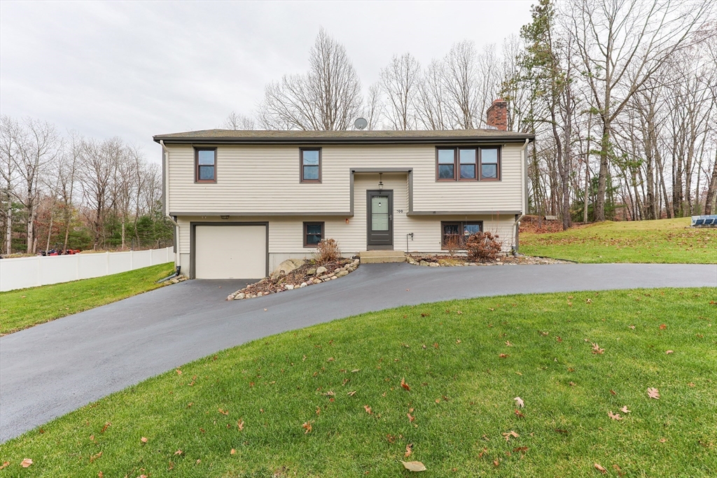44 Montclair Drive, North Attleboro, Massachusetts, 4 Bedrooms Bedrooms, 7 Rooms Rooms,2 BathroomsBathrooms,Residential,For Sale,Montclair Drive,73457972
