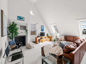 456 Belmont St, Watertown, Massachusetts, 2 Bedrooms Bedrooms, 3 Rooms Rooms,1.5 BathroomsBathrooms,Residential,For Sale,Belmont St,73359391