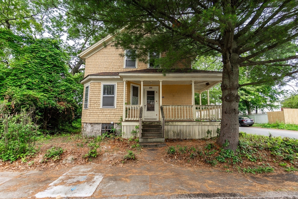 270 Garden St, Fall River, Massachusetts, 3 Bedrooms Bedrooms, 7 Rooms Rooms,1.5 BathroomsBathrooms,Residential,For Sale,Garden St,73394355