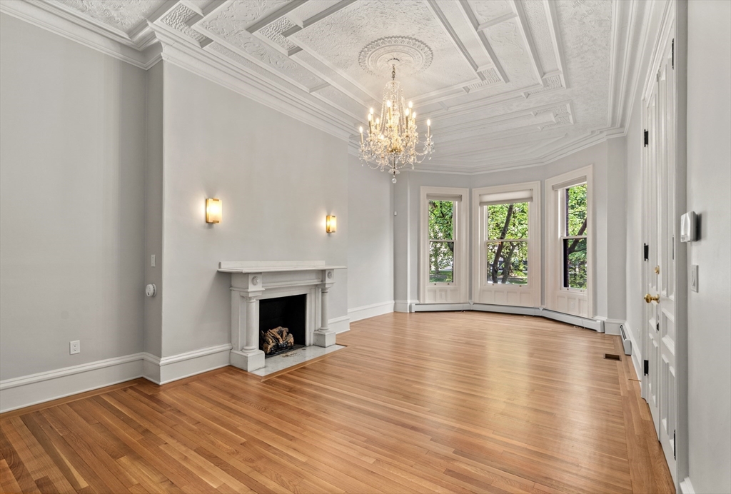 214 Commonwealth Avenue, Boston, Massachusetts, 2 Bedrooms Bedrooms, 5 Rooms Rooms,2.5 BathroomsBathrooms,Residential Lease,For Rent,Commonwealth Avenue,73461703