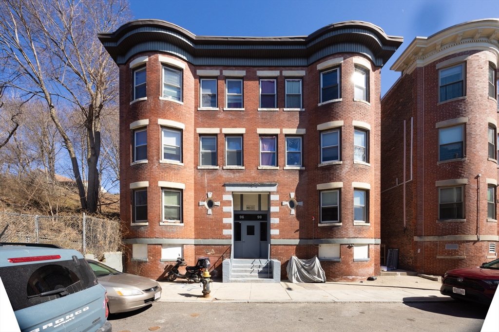 96-98 Woodledge Street, Boston, Massachusetts, 16 Bedrooms Bedrooms, 33 Rooms Rooms,6 BathroomsBathrooms,Residential Income,For Sale,Woodledge Street,73403099