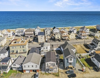 78 North End Boulevard, Salisbury, Massachusetts, 3 Bedrooms Bedrooms, 6 Rooms Rooms,1 BathroomBathrooms,Residential,For Sale,North End Boulevard,73467712