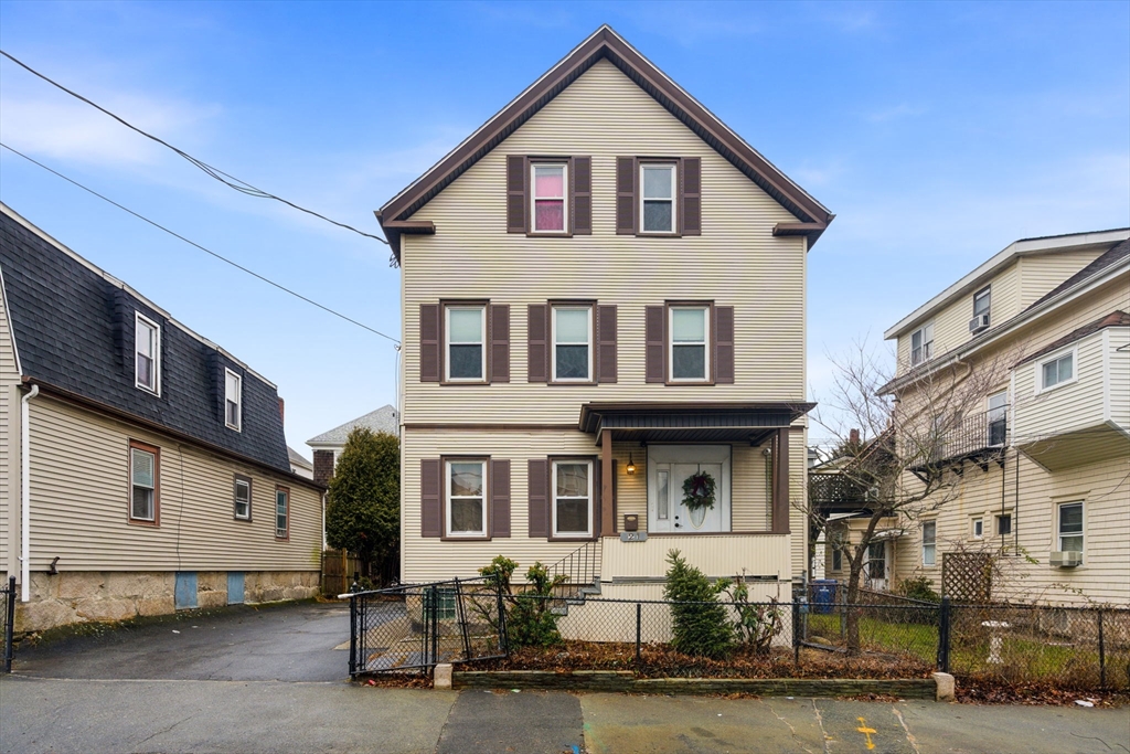 21 Salisbury St, New Bedford, Massachusetts, 6 Bedrooms Bedrooms, 15 Rooms Rooms,3 BathroomsBathrooms,Residential Income,For Sale,Salisbury St,73467724