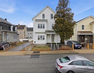 405 Warren St, Fall River, Massachusetts, 8 Bedrooms Bedrooms, 14 Rooms Rooms,3 BathroomsBathrooms,Residential Income,For Sale,Warren St,73467733