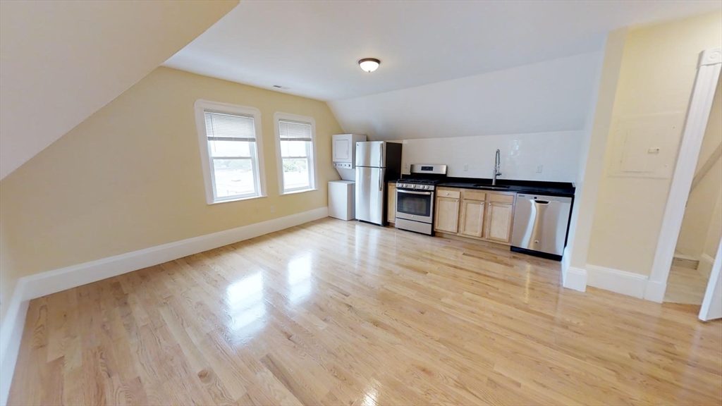 50 Lowell St, Somerville, Massachusetts, 2 Bedrooms Bedrooms, 3 Rooms Rooms,1 BathroomBathrooms,Residential Lease,For Rent,Lowell St,73467606