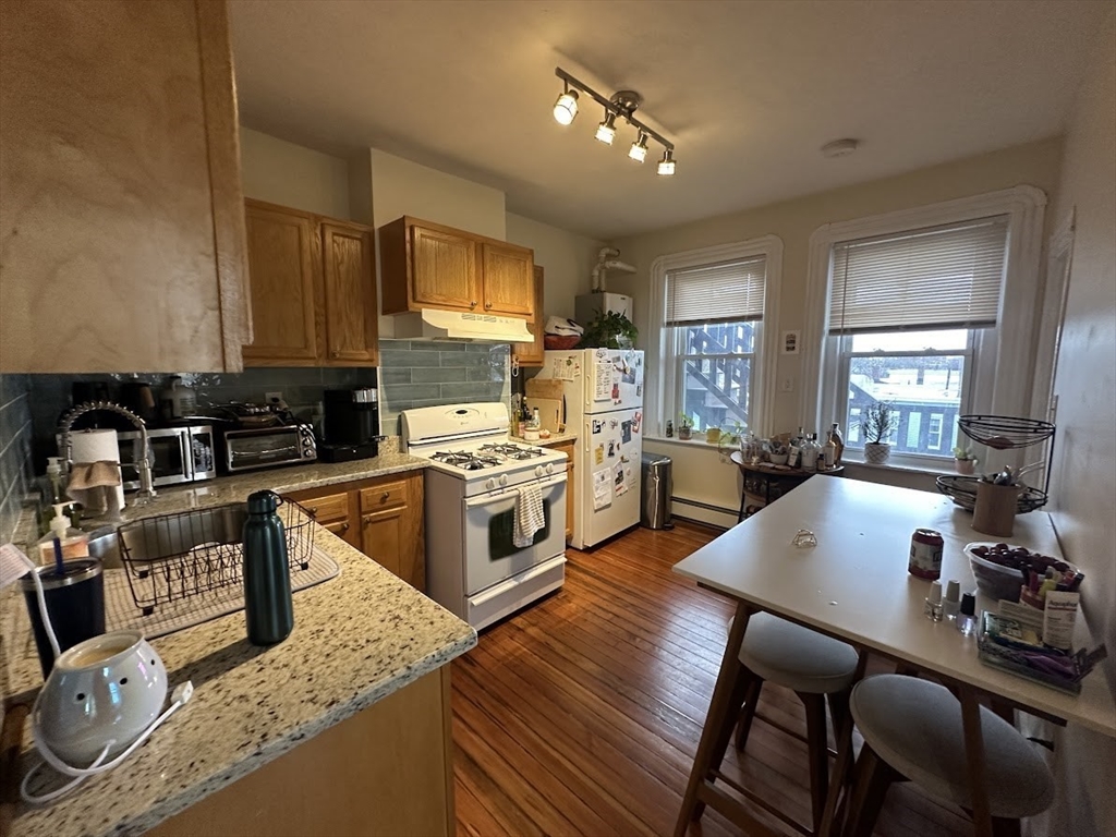 1056 Cambridge St, Cambridge, Massachusetts, 1 Bedroom Bedrooms, 3 Rooms Rooms,1 BathroomBathrooms,Residential Lease,For Rent,Cambridge St,73467626