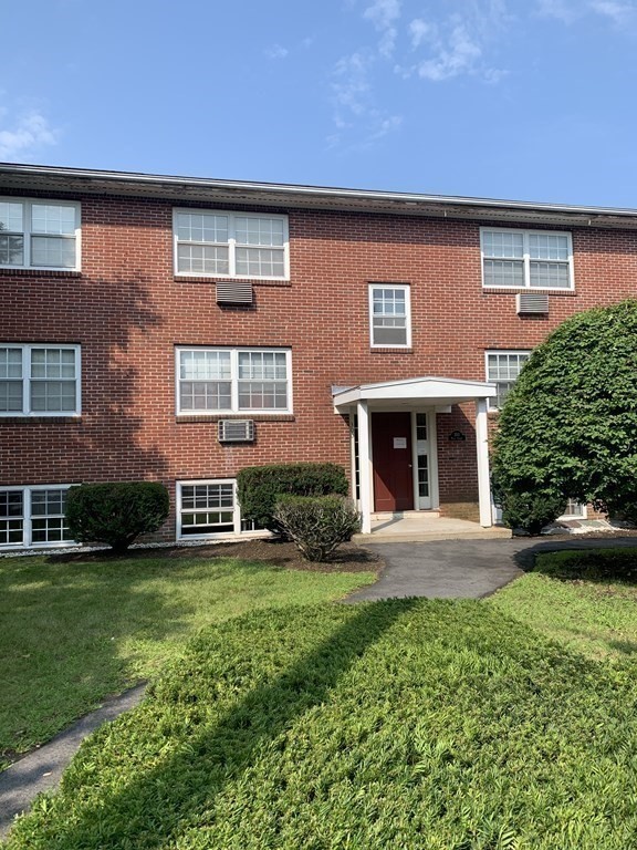 300 Main Street, Woburn, Massachusetts, 1 Bedroom Bedrooms, 3 Rooms Rooms,1 BathroomBathrooms,Residential Lease,For Rent,Main Street,73467647