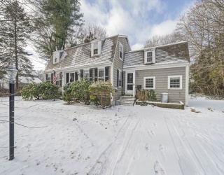 9 Barnes Rd, Hingham, Massachusetts, 4 Bedrooms Bedrooms, 9 Rooms Rooms,2 BathroomsBathrooms,Residential,For Sale,Barnes Rd,73467661
