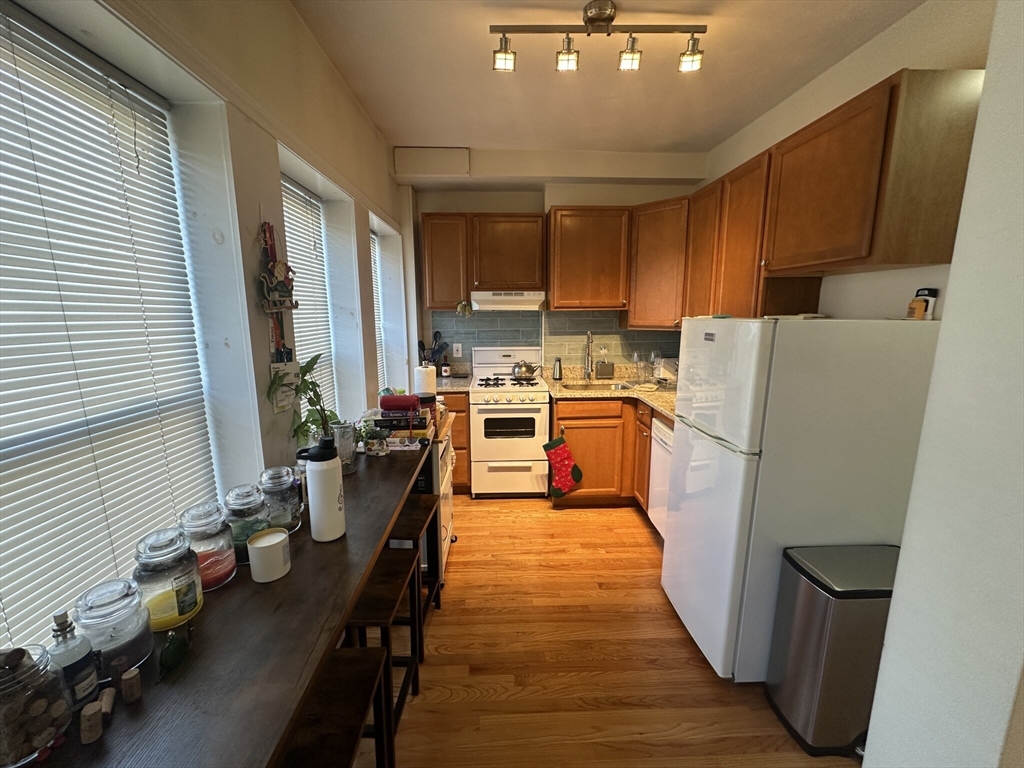 1054 Cambridge St, Cambridge, Massachusetts, 1 Bedroom Bedrooms, 3 Rooms Rooms,1 BathroomBathrooms,Residential Lease,For Rent,Cambridge St,73467607