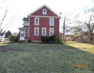 49 South St, Agawam, Massachusetts, 3 Bedrooms Bedrooms, 8 Rooms Rooms,2 BathroomsBathrooms,Residential Income,For Sale,South St,73467746