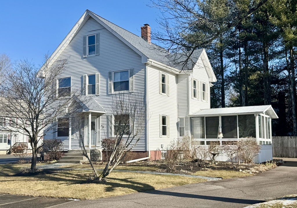 68 Hebron Ave, Attleboro, Massachusetts, 4 Bedrooms Bedrooms, 8 Rooms Rooms,2.5 BathroomsBathrooms,Residential,For Sale,Hebron Ave,73467773
