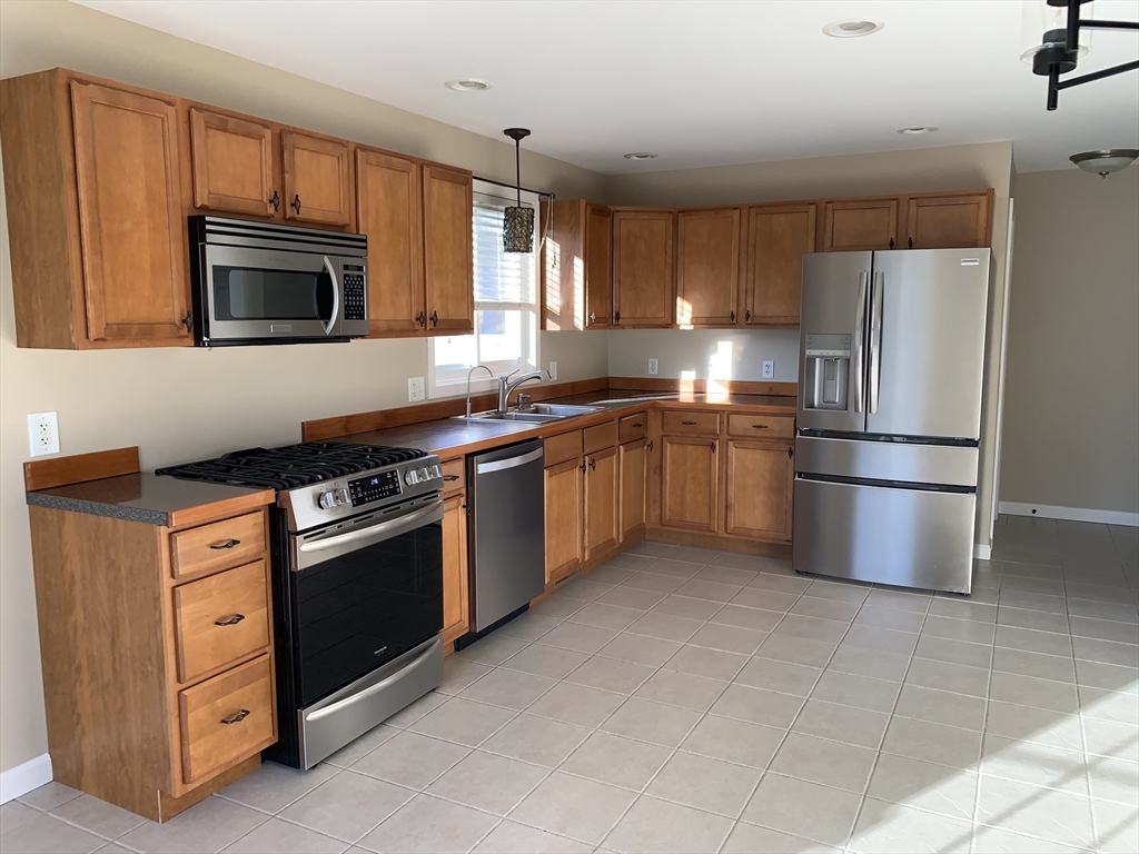 9 Omaha St., Fall River, Massachusetts, 3 Bedrooms Bedrooms, 5 Rooms Rooms,1.5 BathroomsBathrooms,Residential Lease,For Rent,Omaha St.,73467778