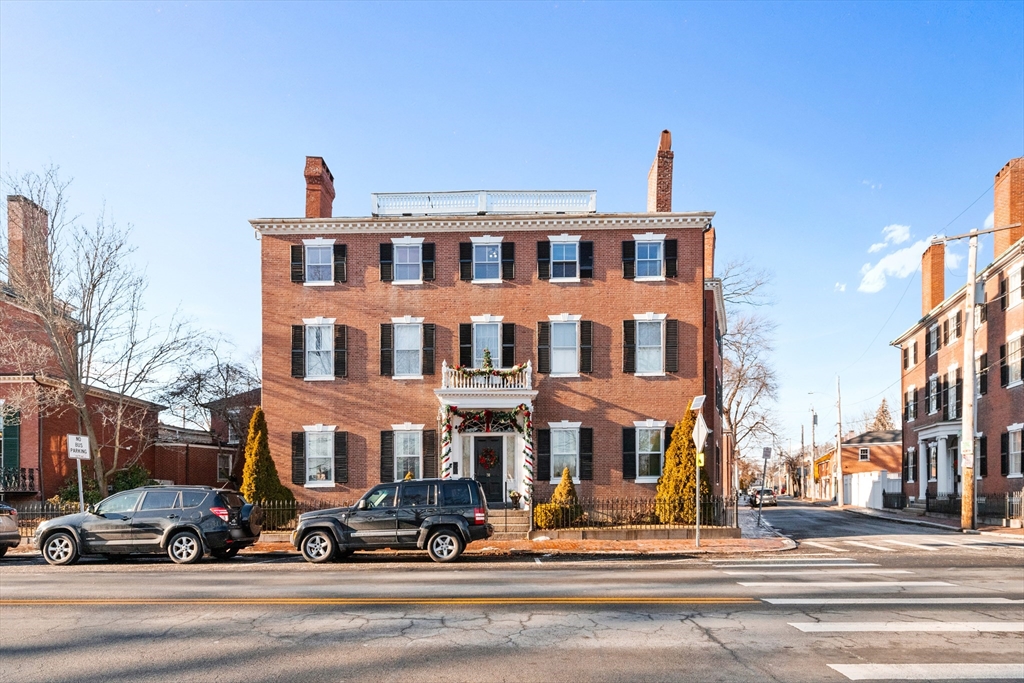 31 Washington Sq North, Salem, Massachusetts, 2 Bedrooms Bedrooms, 5 Rooms Rooms,1 BathroomBathrooms,Residential,For Sale,Washington Sq North,73467785