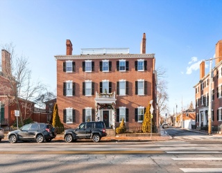 31 Washington Sq North, Salem, Massachusetts, 2 Bedrooms Bedrooms, 5 Rooms Rooms,1 BathroomBathrooms,Residential,For Sale,Washington Sq North,73467785