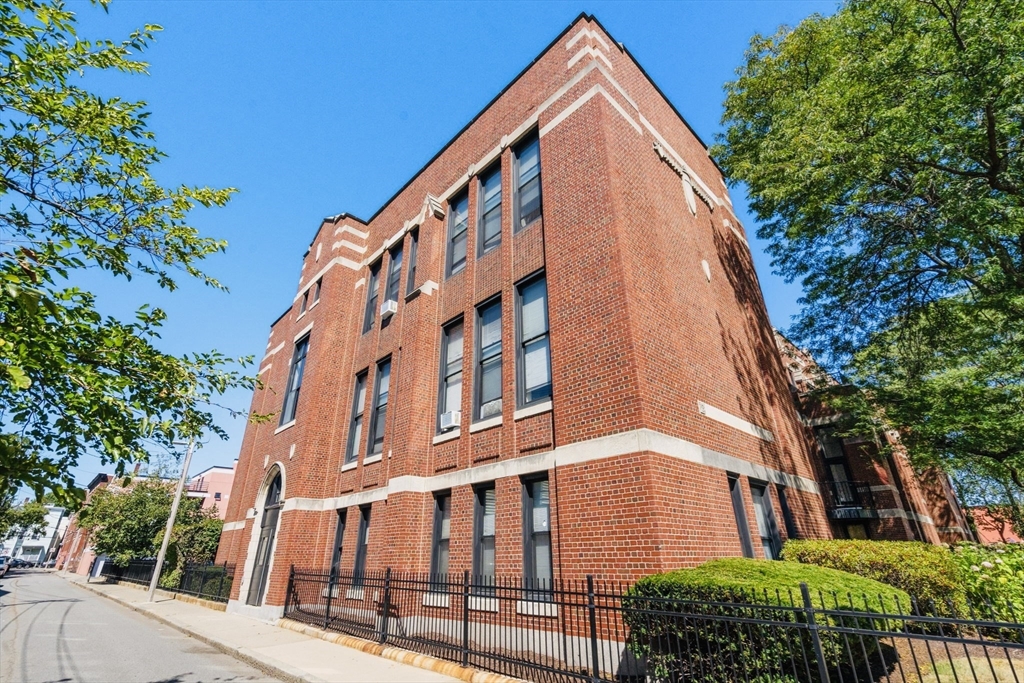 60 Gibson St, Boston, Massachusetts, 2 Bedrooms Bedrooms, 4 Rooms Rooms,1 BathroomBathrooms,Residential Lease,For Rent,Gibson St,73467787