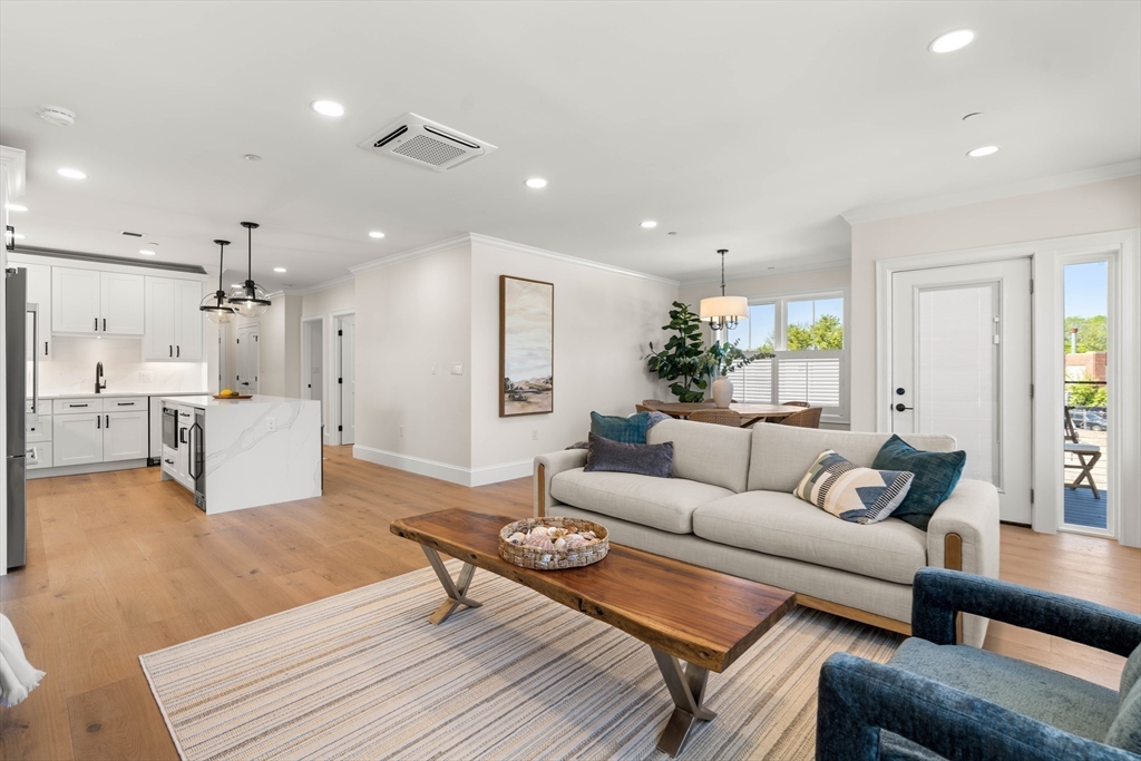 16 Franklin Street, Salem, Massachusetts, 3 Bedrooms Bedrooms, 6 Rooms Rooms,2 BathroomsBathrooms,Residential,For Sale,Franklin Street,73467801