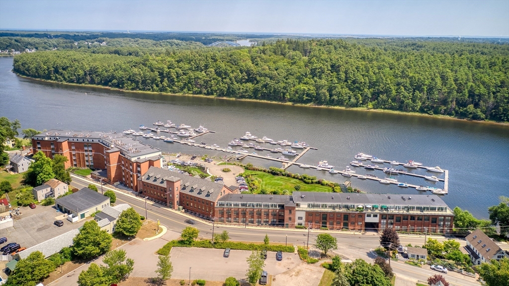 60 Merrimac St, Amesbury, Massachusetts, 2 Bedrooms Bedrooms, 5 Rooms Rooms,2.5 BathroomsBathrooms,Residential,For Sale,Merrimac St,73467822