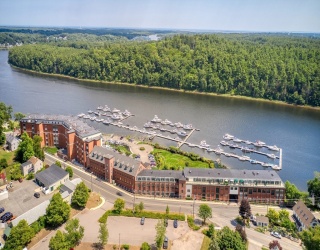 60 Merrimac St, Amesbury, Massachusetts, 2 Bedrooms Bedrooms, 5 Rooms Rooms,2.5 BathroomsBathrooms,Residential,For Sale,Merrimac St,73467822