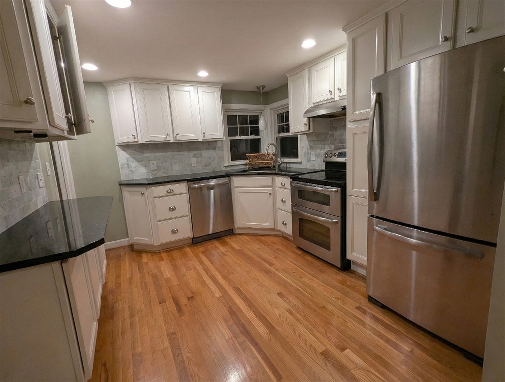 12 James St, Winchester, Massachusetts, 3 Bedrooms Bedrooms, 7 Rooms Rooms,1.5 BathroomsBathrooms,Residential Lease,For Rent,James St,73467846