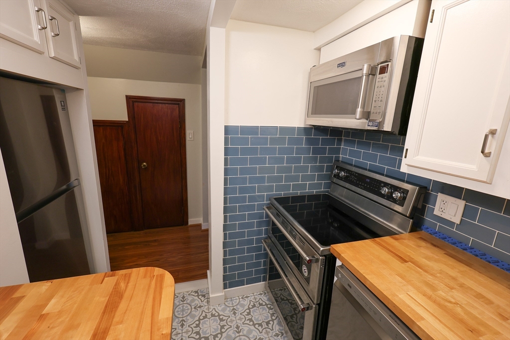 369 Savin Hill Avenue, Boston, Massachusetts, 1 Bedroom Bedrooms, 3 Rooms Rooms,1 BathroomBathrooms,Residential Lease,For Rent,Savin Hill Avenue,73467876