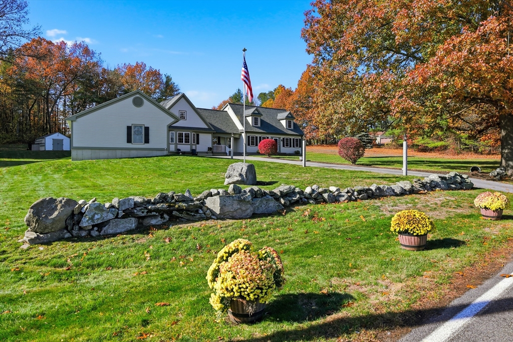 100 Farwell, Tyngsborough, Massachusetts, 4 Bedrooms Bedrooms, 8 Rooms Rooms,3 BathroomsBathrooms,Residential,For Sale,Farwell,73467890