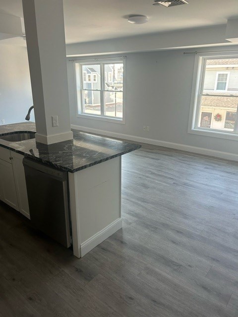 75 Wharf Street, Salem, Massachusetts, 2 Bedrooms Bedrooms, 3 Rooms Rooms,1.5 BathroomsBathrooms,Residential Lease,For Rent,Wharf Street,73467899