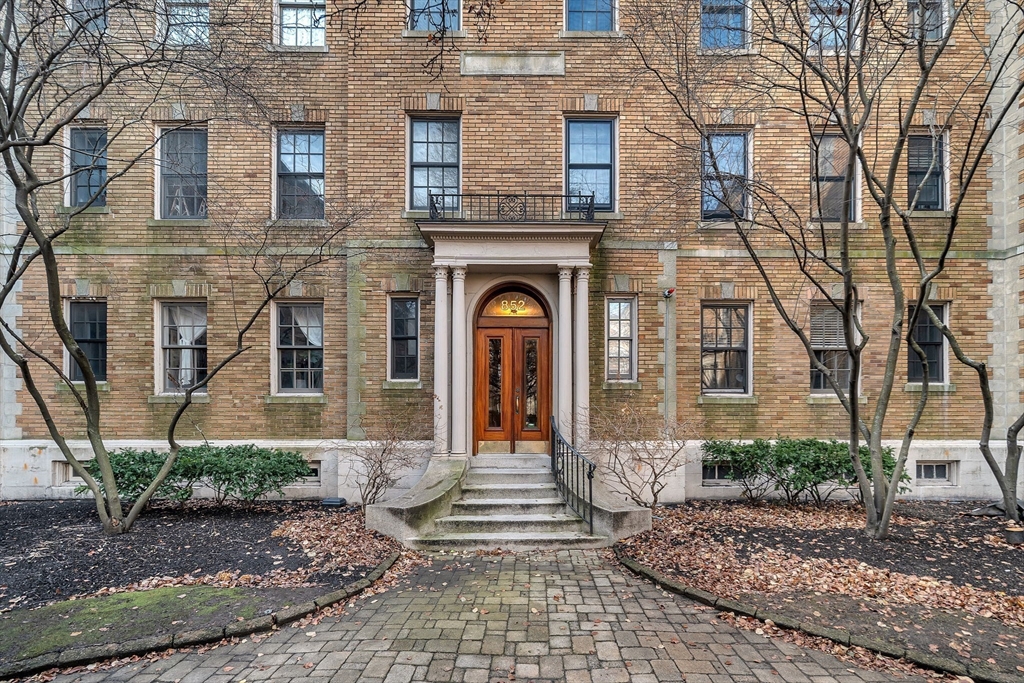 860 Massachusetts Ave, Cambridge, Massachusetts, 1 Bedroom Bedrooms, 2 Rooms Rooms,1 BathroomBathrooms,Residential,For Sale,Massachusetts Ave,73467905