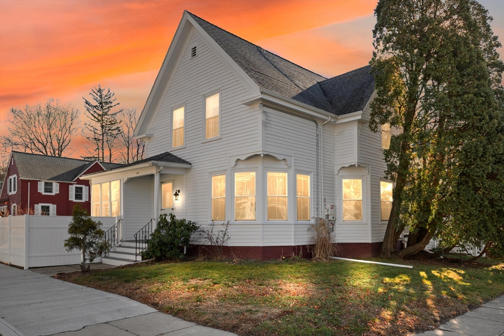 222 Lawrence Street, Haverhill, Massachusetts, 3 Bedrooms Bedrooms, 6 Rooms Rooms,1 BathroomBathrooms,Residential,For Sale,Lawrence Street,73459486