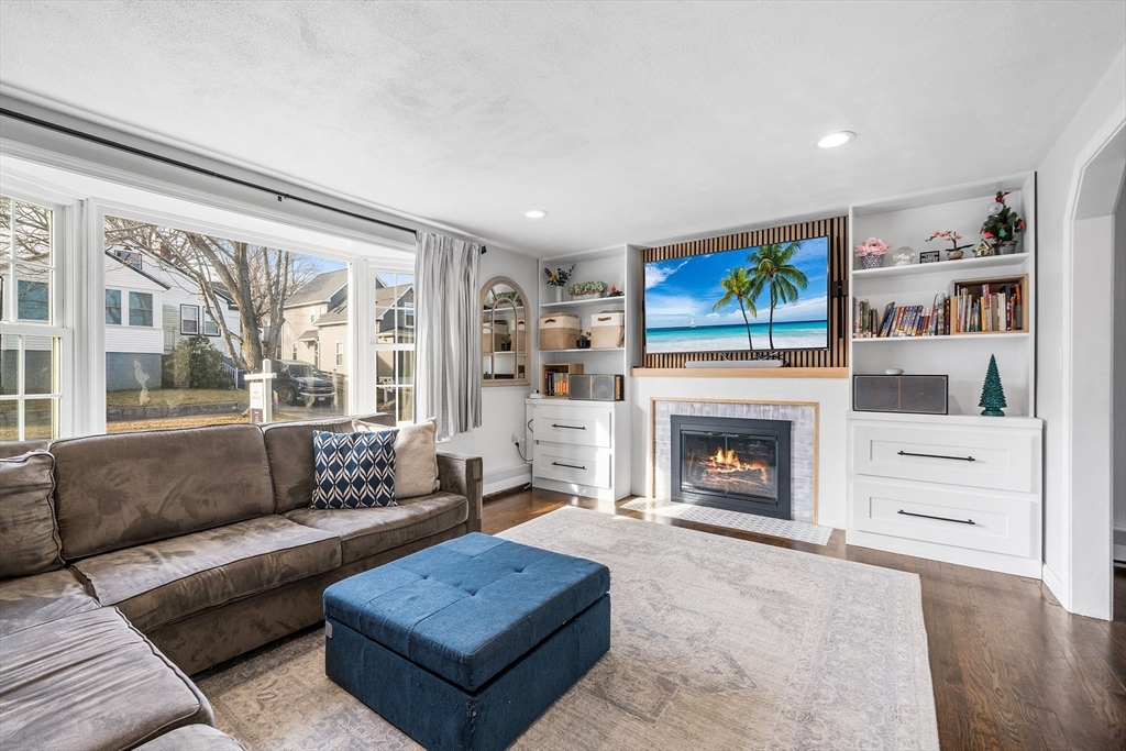 26 Berlin Ave, Milton, Massachusetts, 4 Bedrooms Bedrooms, 8 Rooms Rooms,2 BathroomsBathrooms,Residential,For Sale,Berlin Ave,73461678