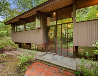 4 Plum Hill Rd., Manchester, Massachusetts, 4 Bedrooms Bedrooms, 8 Rooms Rooms,2 BathroomsBathrooms,Residential,For Sale,Plum Hill Rd.,73431221