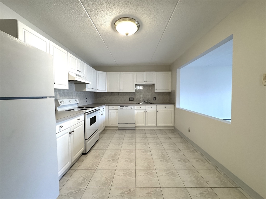 580 Salem Street, Wakefield, Massachusetts, 1 Bedroom Bedrooms, 3 Rooms Rooms,1 BathroomBathrooms,Residential Lease,For Rent,Salem Street,73468131