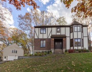 16 Oak Tree Drive, Milford, Massachusetts, 4 Bedrooms Bedrooms, 10 Rooms Rooms,2.5 BathroomsBathrooms,Residential,For Sale,Oak Tree Drive,73467921