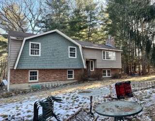 277 Loon Hill Rd, Dracut, Massachusetts, 3 Bedrooms Bedrooms, 6 Rooms Rooms,1.5 BathroomsBathrooms,Residential,For Sale,Loon Hill Rd,73467973