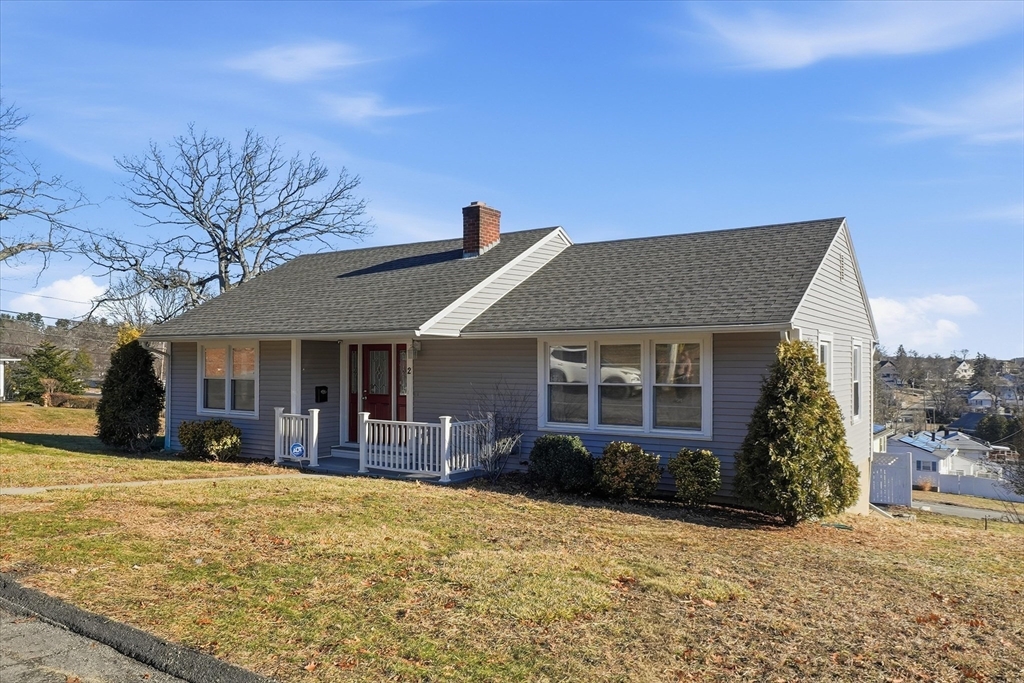 2 Oak Knoll Rd, Methuen, Massachusetts, 3 Bedrooms Bedrooms, 8 Rooms Rooms,2 BathroomsBathrooms,Residential,For Sale,Oak Knoll Rd,73468133