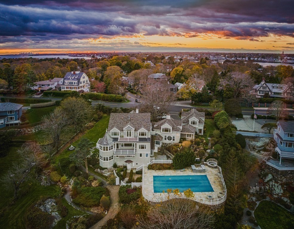 349 Ocean Avenue, Marblehead, Massachusetts, 5 Bedrooms Bedrooms, 14 Rooms Rooms,5.5 BathroomsBathrooms,Residential,For Sale,Ocean Avenue,73467958