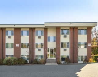 74 Beach St, Woburn, Massachusetts, 2 Bedrooms Bedrooms, 4 Rooms Rooms,1 BathroomBathrooms,Residential Lease,For Rent,Beach St,73468050