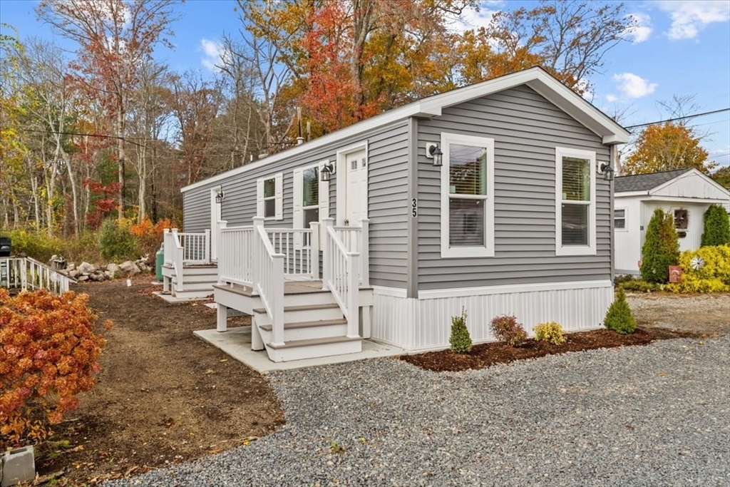 1540 Broadway, Raynham, Massachusetts, 1 Bedroom Bedrooms, 3 Rooms Rooms,1 BathroomBathrooms,Residential,For Sale,Broadway,73468076