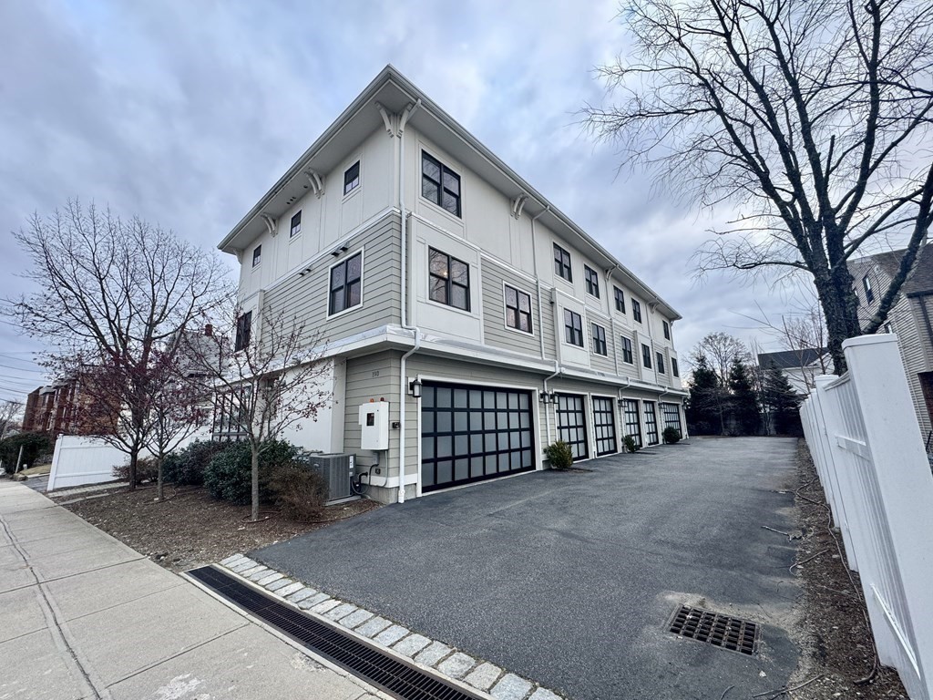 198 California St, Newton, Massachusetts, 4 Bedrooms Bedrooms, 7 Rooms Rooms,2.5 BathroomsBathrooms,Residential Lease,For Rent,California St,73468068