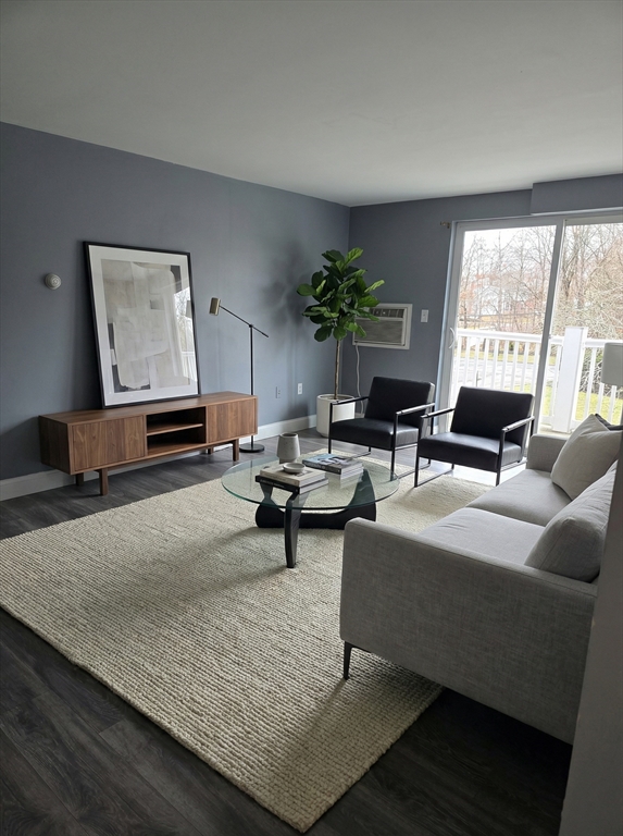 103 Hart St, Taunton, Massachusetts, 1 Room Rooms,1 BathroomBathrooms,Residential Lease,For Rent,Hart St,73468108