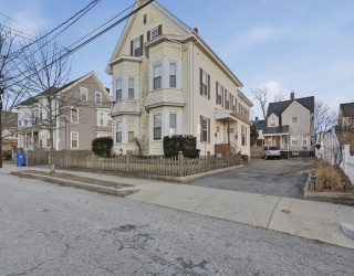 163-165 Chestnut Street, Waltham, Massachusetts, 8 Bedrooms Bedrooms, 16 Rooms Rooms,4 BathroomsBathrooms,Residential Income,For Sale,Chestnut Street,73468058