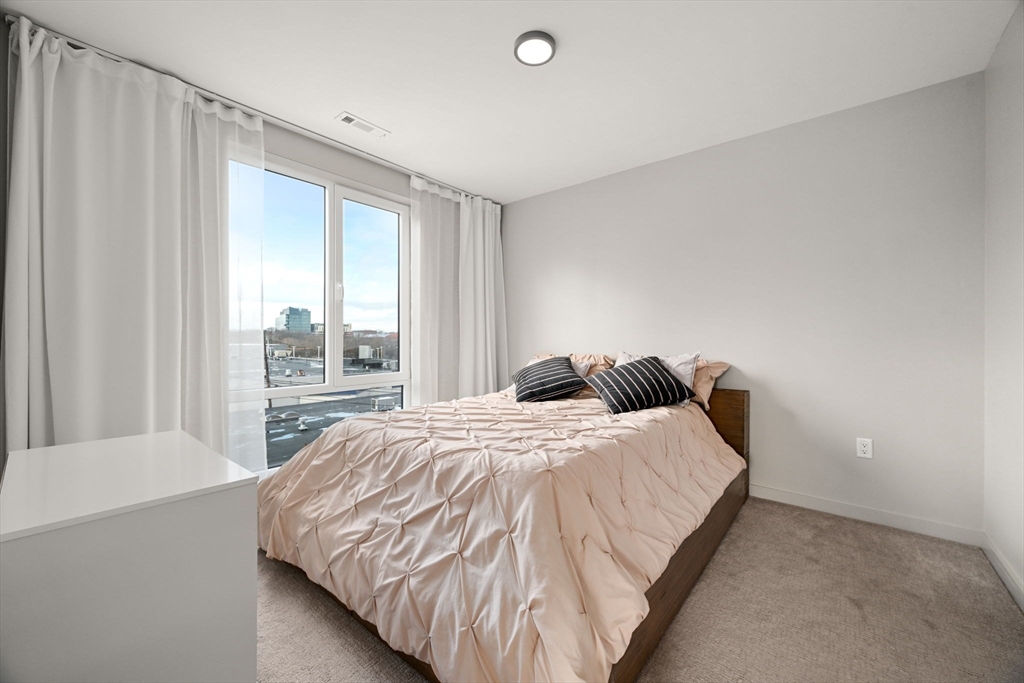 21 Soldiers Field Pl, Boston, Massachusetts, 1 Bedroom Bedrooms, 3 Rooms Rooms,1 BathroomBathrooms,Residential,For Sale,Soldiers Field Pl,73468171