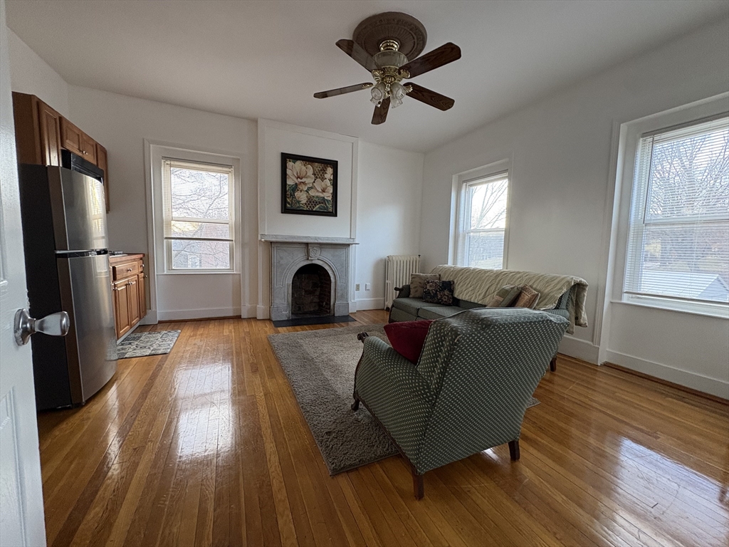 21 Juniper St, Boston, Massachusetts, 1 Bedroom Bedrooms, 3 Rooms Rooms,1 BathroomBathrooms,Residential Lease,For Rent,Juniper St,73468162
