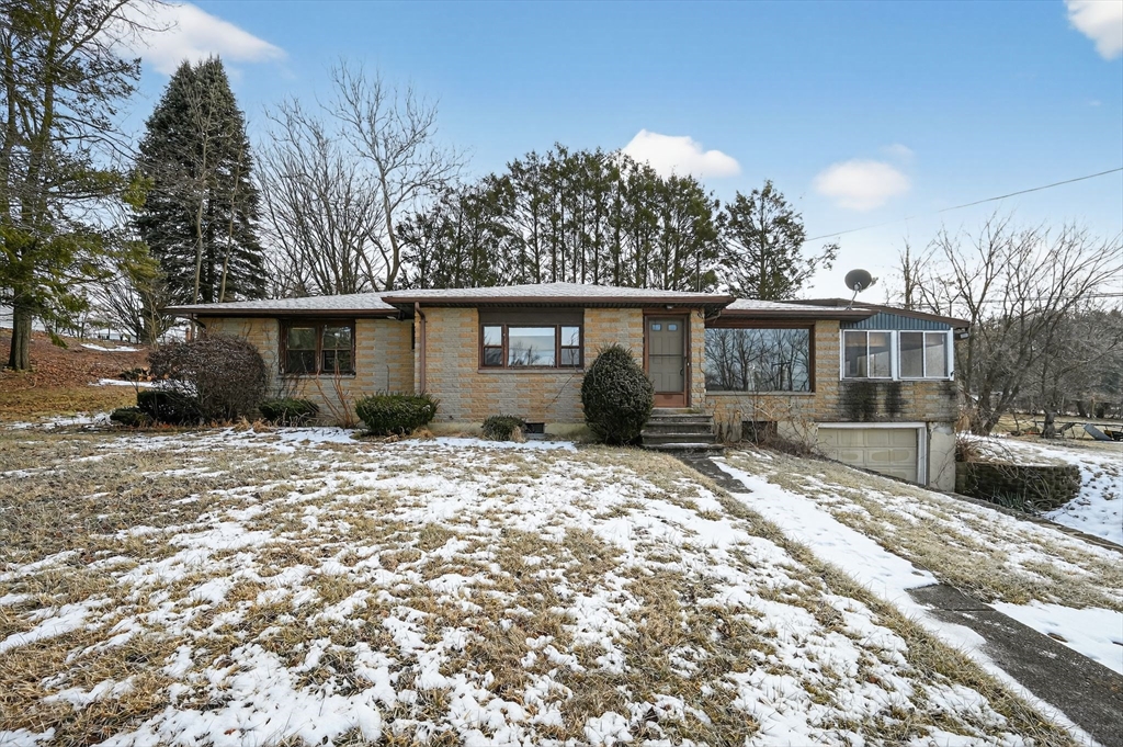 567 Dennison Dr, Southbridge, Massachusetts, 3 Bedrooms Bedrooms, 5 Rooms Rooms,1.5 BathroomsBathrooms,Residential,For Sale,Dennison Dr,73467996