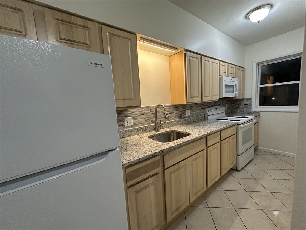 245 Green Street, Brockton, Massachusetts, 3 Bedrooms Bedrooms, 6 Rooms Rooms,1 BathroomBathrooms,Residential Lease,For Rent,Green Street,73468146